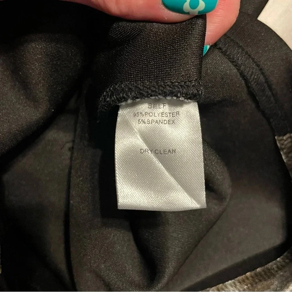 Soprano Black Gold Metallic Floral Mini Skirt Skort - Picture 8 of 9